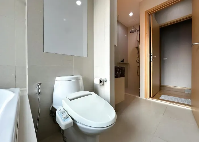 Apartment Roomy Modern 2br - Ultra Fast Wifi - Bts Phrom Phong
