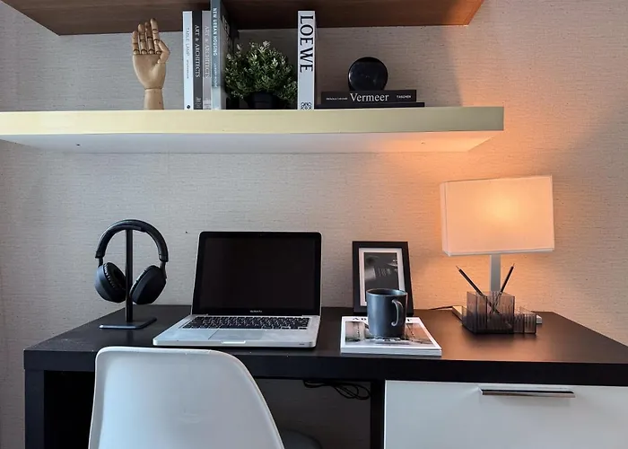 Roomy Modern 2br - Ultra Fast Wifi - Bts Phrom Phong Apartment Bangkok
