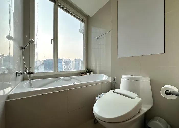 Apartment Roomy Modern 2br - Ultra Fast Wifi - Bts Phrom Phong