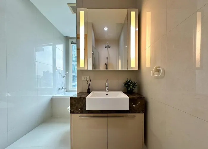 Roomy Modern 2br - Ultra Fast Wifi - Bts Phrom Phong Apartment *
