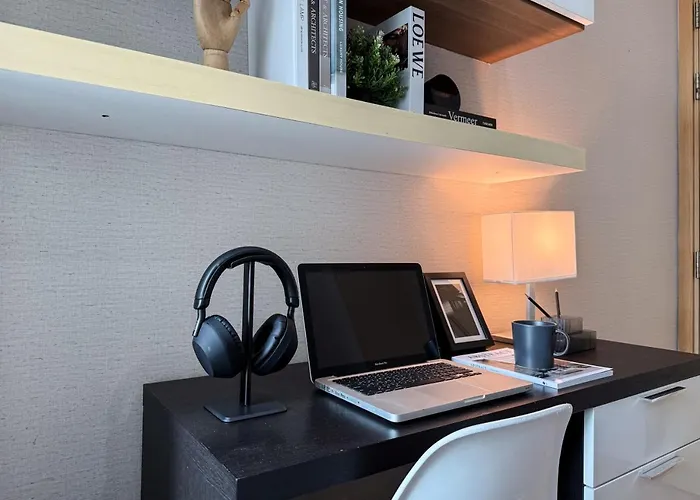 Roomy Modern 2br - Ultra Fast Wifi - Bts Phrom Phong Apartment Bangkok