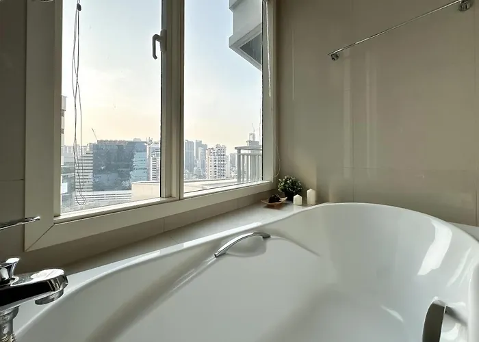 Roomy Modern 2br - Ultra Fast Wifi - Bts Phrom Phong Apartment Bangkok