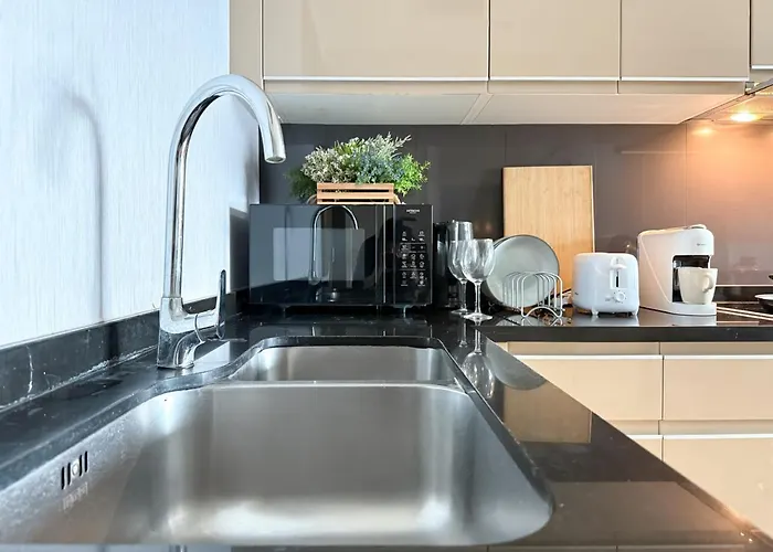 Apartment Roomy Modern 2br - Ultra Fast Wifi - Bts Phrom Phong Bangkok