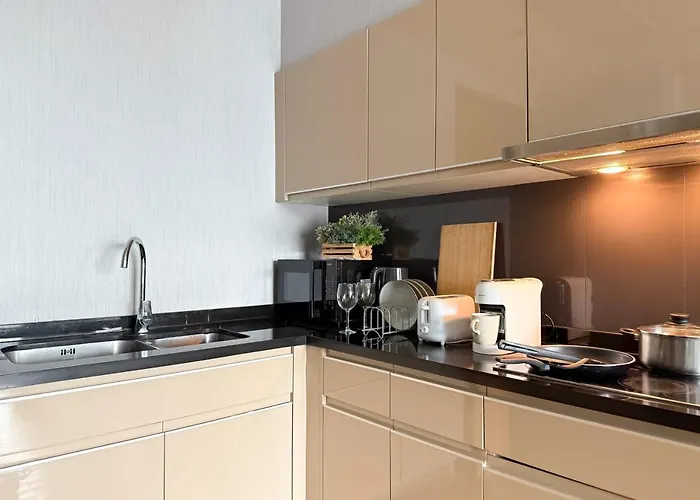 Roomy Modern 2br - Ultra Fast Wifi - Bts Phrom Phong *