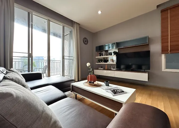 Roomy Modern 2br - Ultra Fast Wifi - Bts Phrom Phong Apartment *